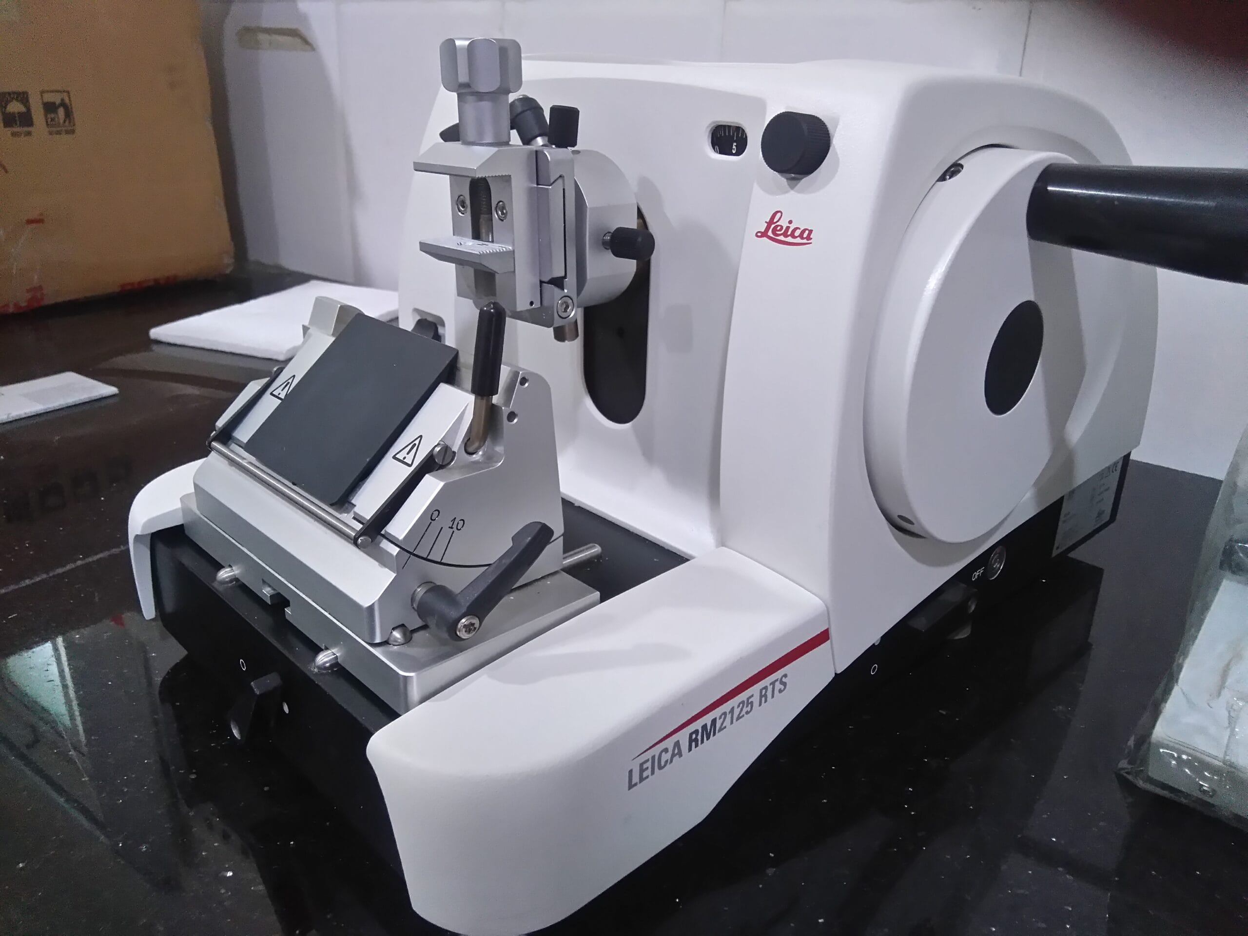 Leica RM2125 RTS - The Essential Microtome
